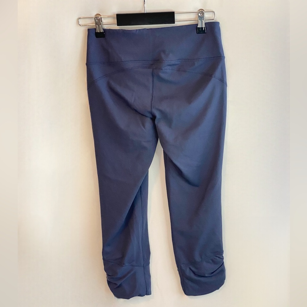 Cropped Activewear Leggings Set — 2 Pairs (Used) - Picture 3 of 11